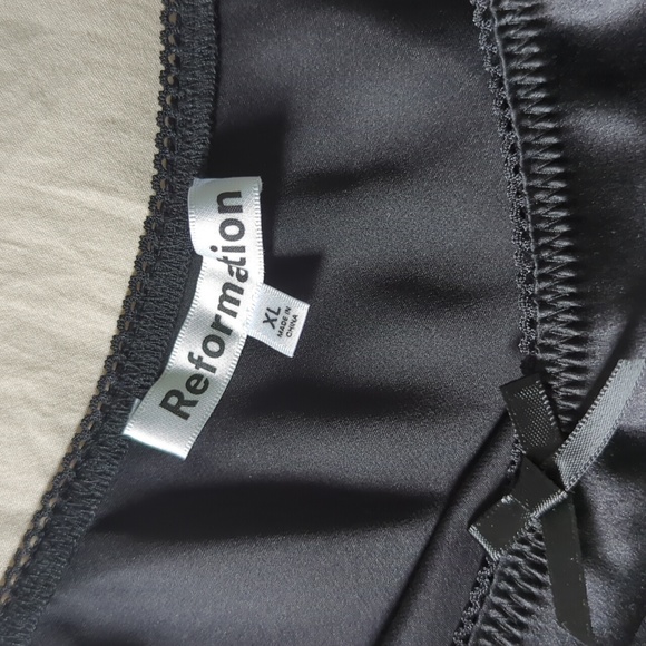 ♥️ NWT Reformation Edda Silk Skirt Black XL - Picture 5 of 10